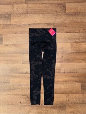 Spanx shape Look at Me Now leggings NEW CAMO M casual athletic athleisure gym